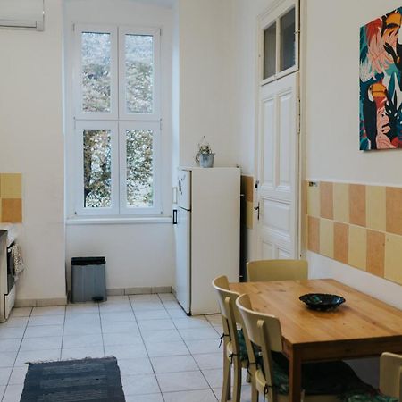 Napartman Pécs Buitenkant foto
