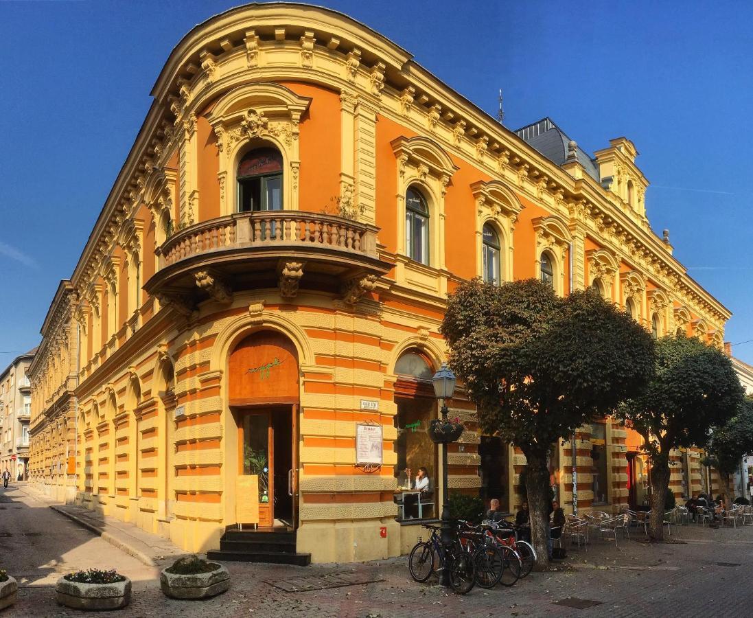 Napartman Pécs Buitenkant foto