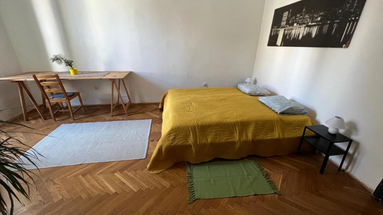 Napartman Pécs Buitenkant foto