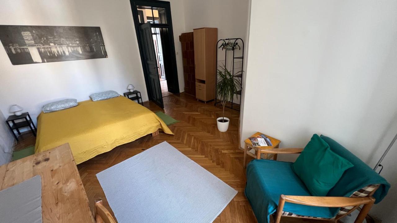 Napartman Pécs Buitenkant foto