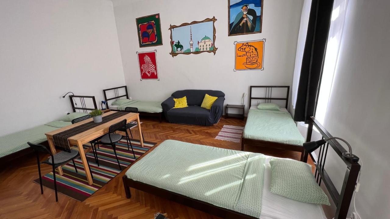 Napartman Pécs Buitenkant foto